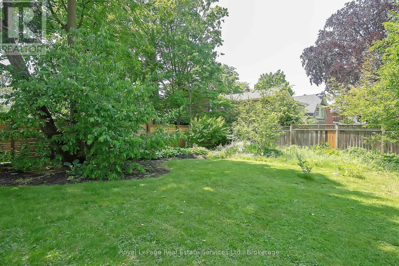 












301 PALMER AVENUE

,
Oakville (OO Old Oakville),




Ontario
L6J1T2

