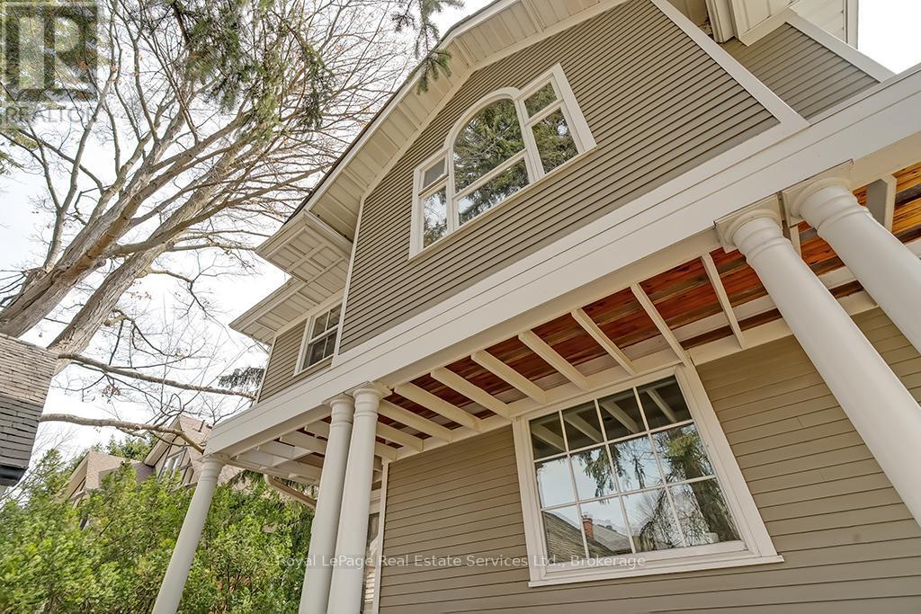 












301 PALMER AVENUE

,
Oakville (OO Old Oakville),




Ontario
L6J1T2

