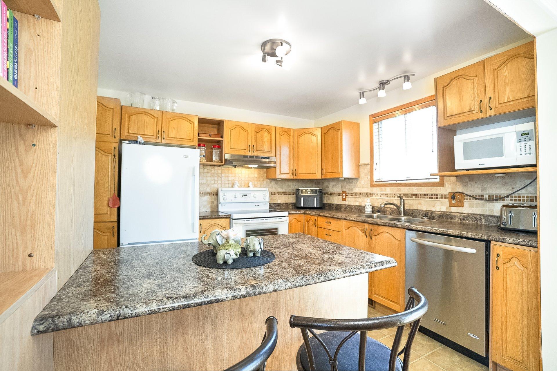 









754


Rue Golbourn

,
Longueuil (Greenfield Park),




QC
J4V3H3

