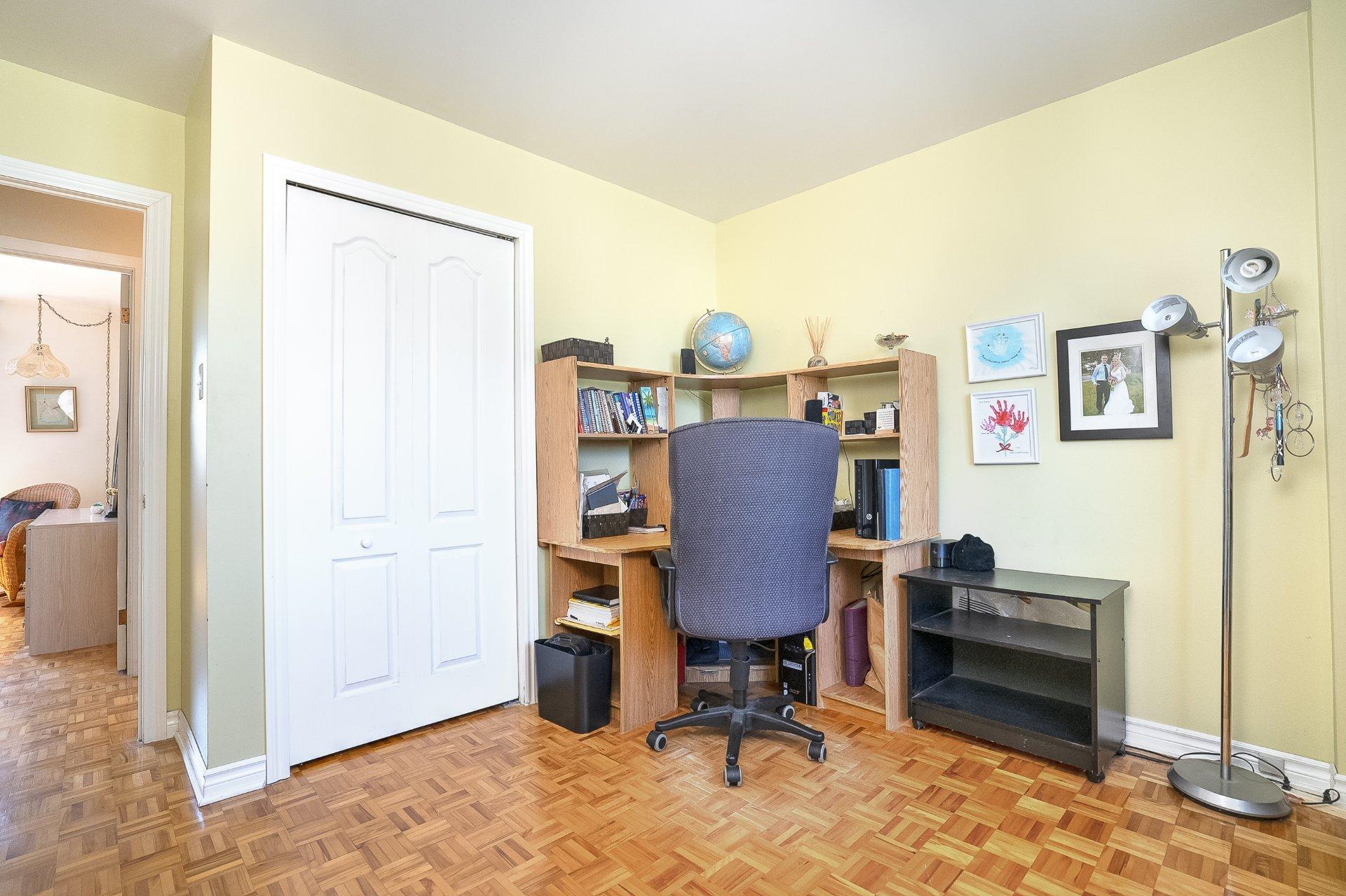









754


Rue Golbourn

,
Longueuil (Greenfield Park),




QC
J4V3H3

