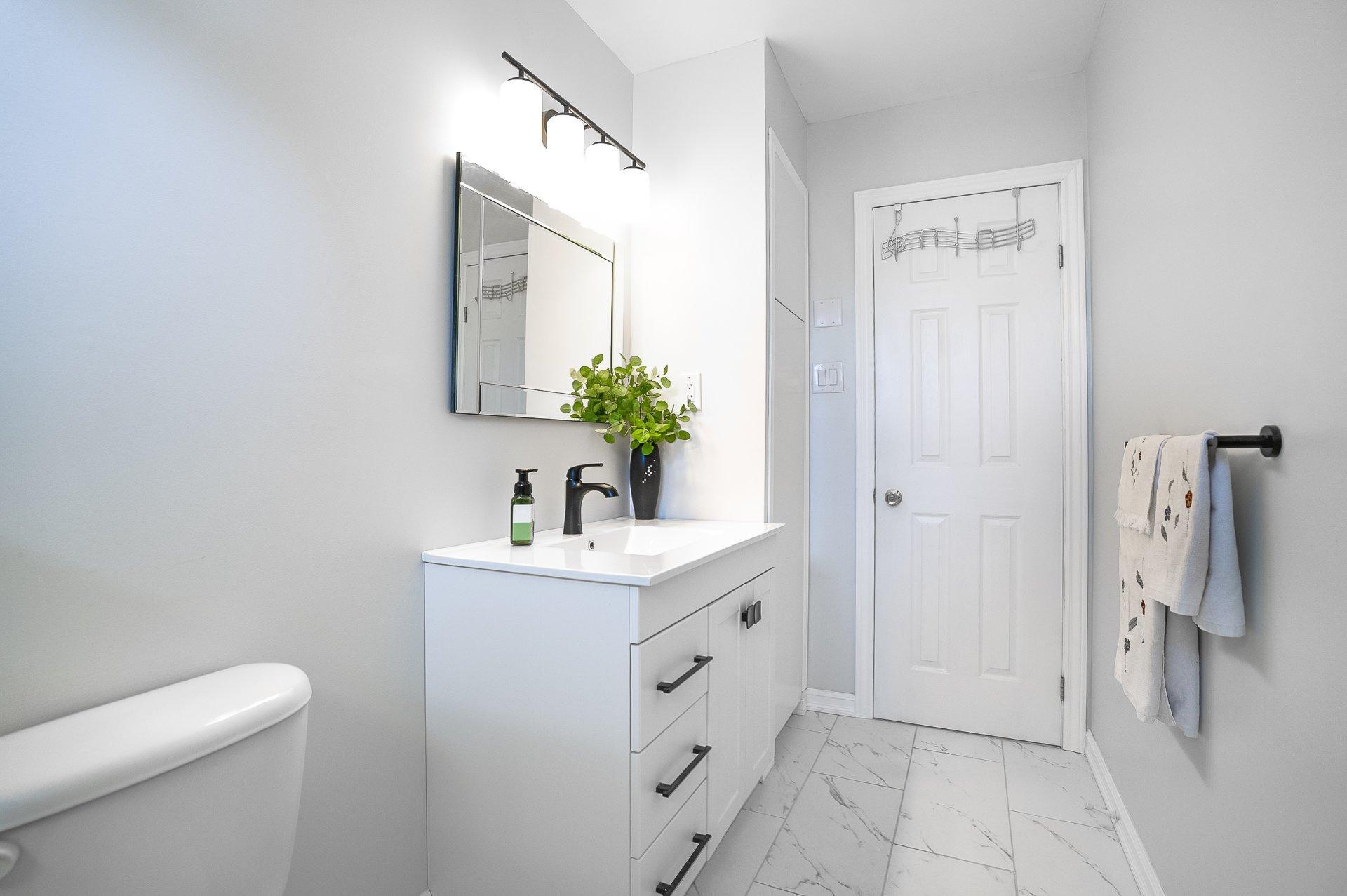 









754


Rue Golbourn

,
Longueuil (Greenfield Park),




QC
J4V3H3

