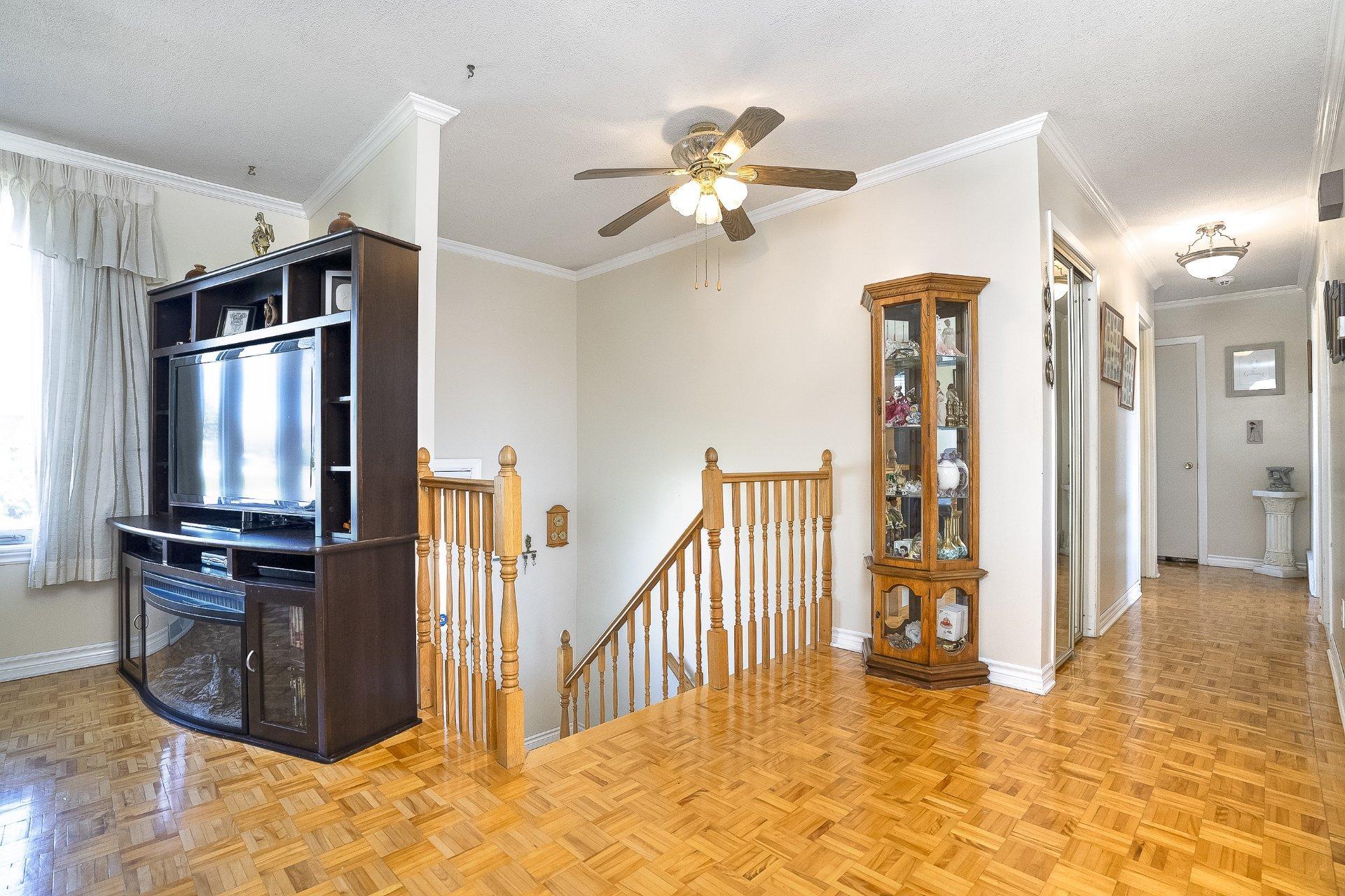 









754


Rue Golbourn

,
Longueuil (Greenfield Park),




QC
J4V3H3


