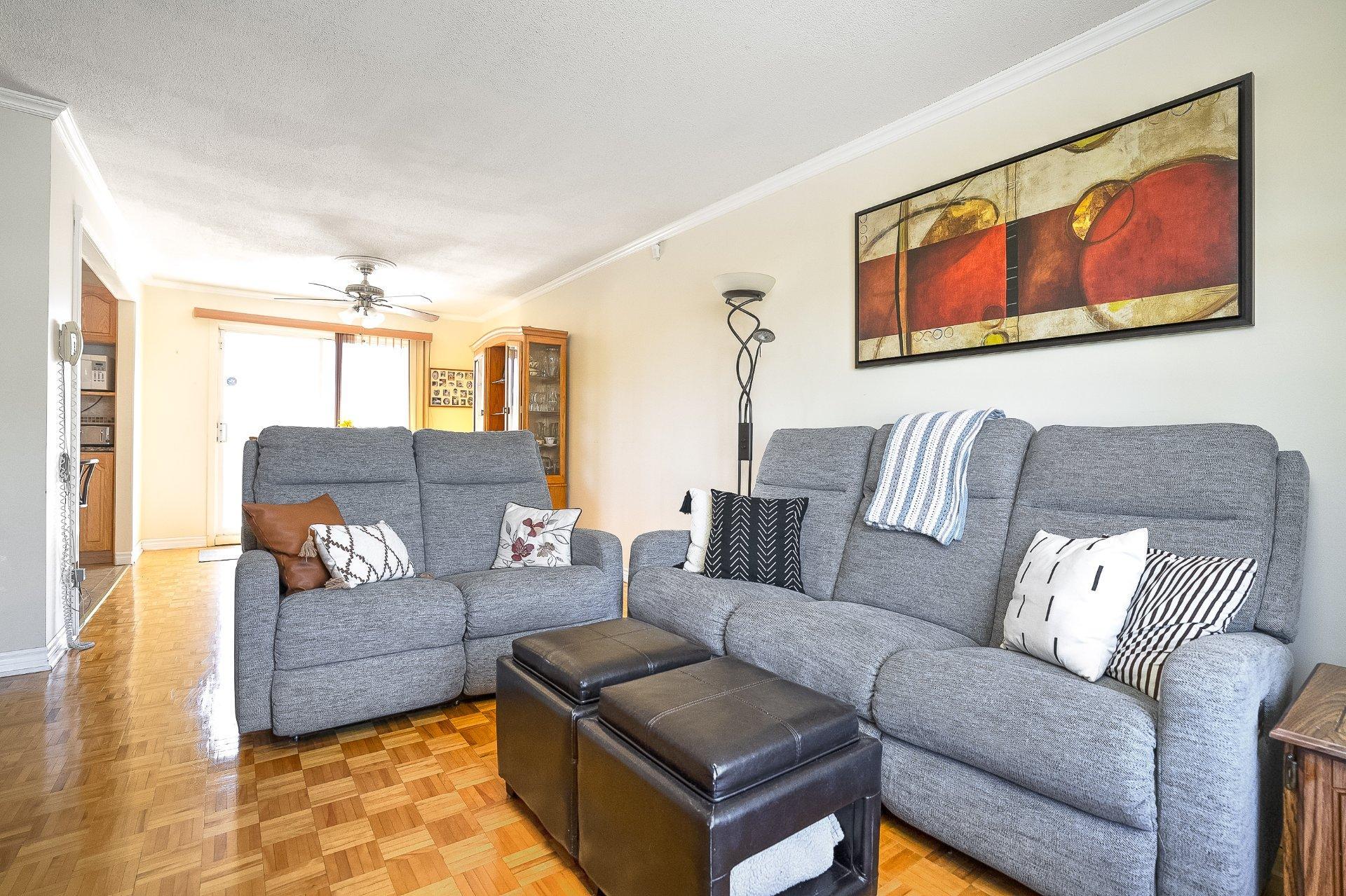 









754


Rue Golbourn

,
Longueuil (Greenfield Park),




QC
J4V3H3

