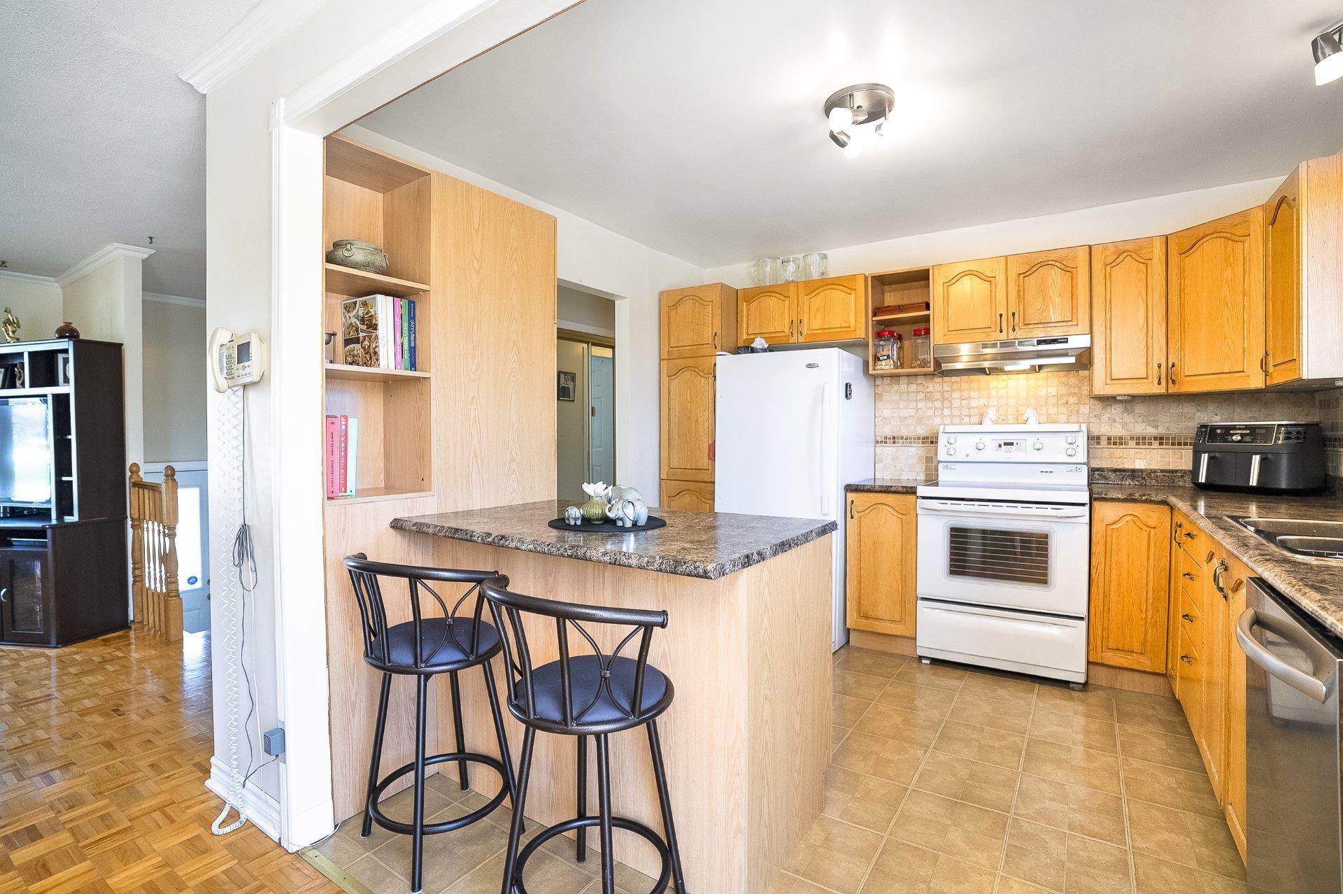 









754


Rue Golbourn

,
Longueuil (Greenfield Park),




QC
J4V3H3

