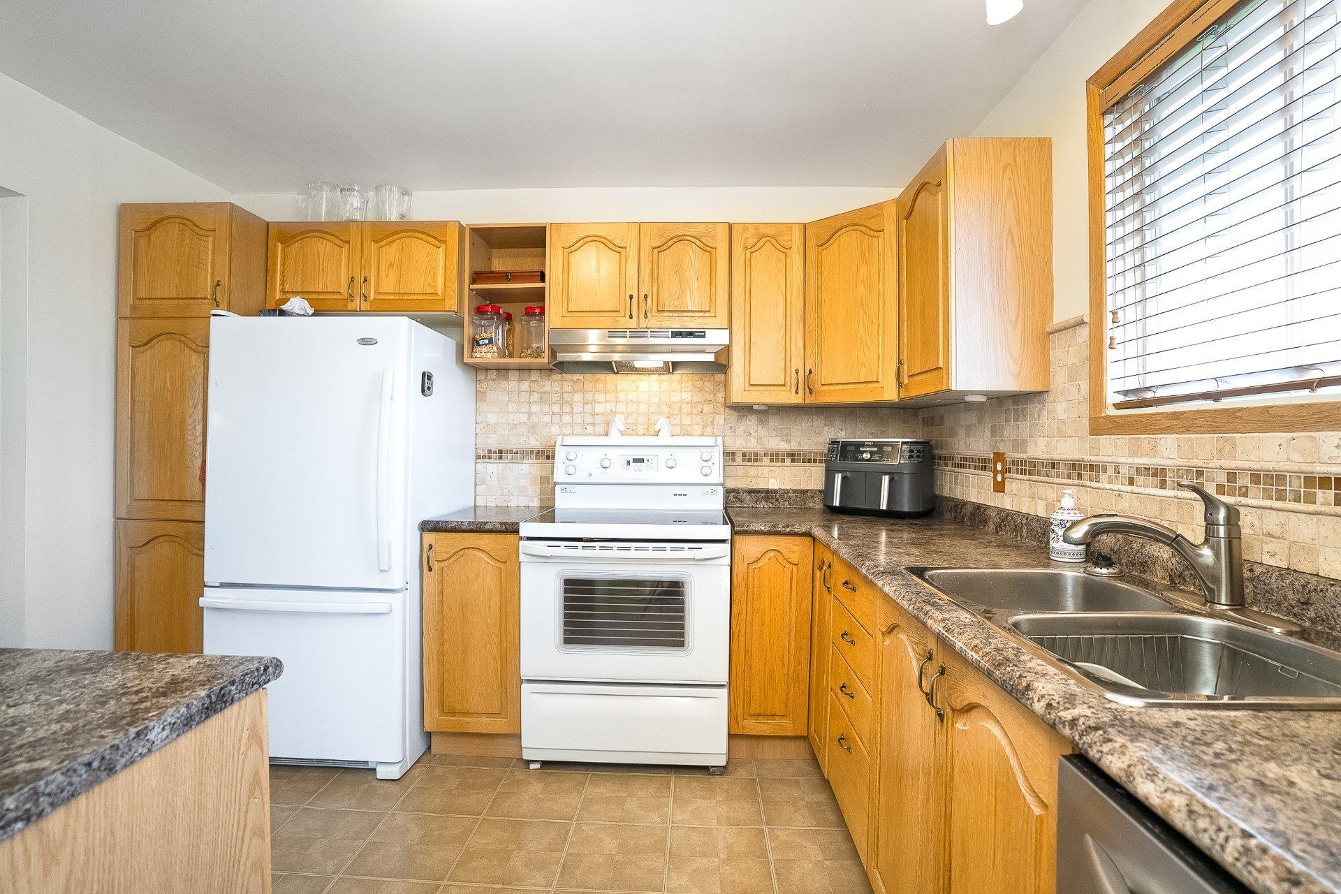 









754


Rue Golbourn

,
Longueuil (Greenfield Park),




QC
J4V3H3

