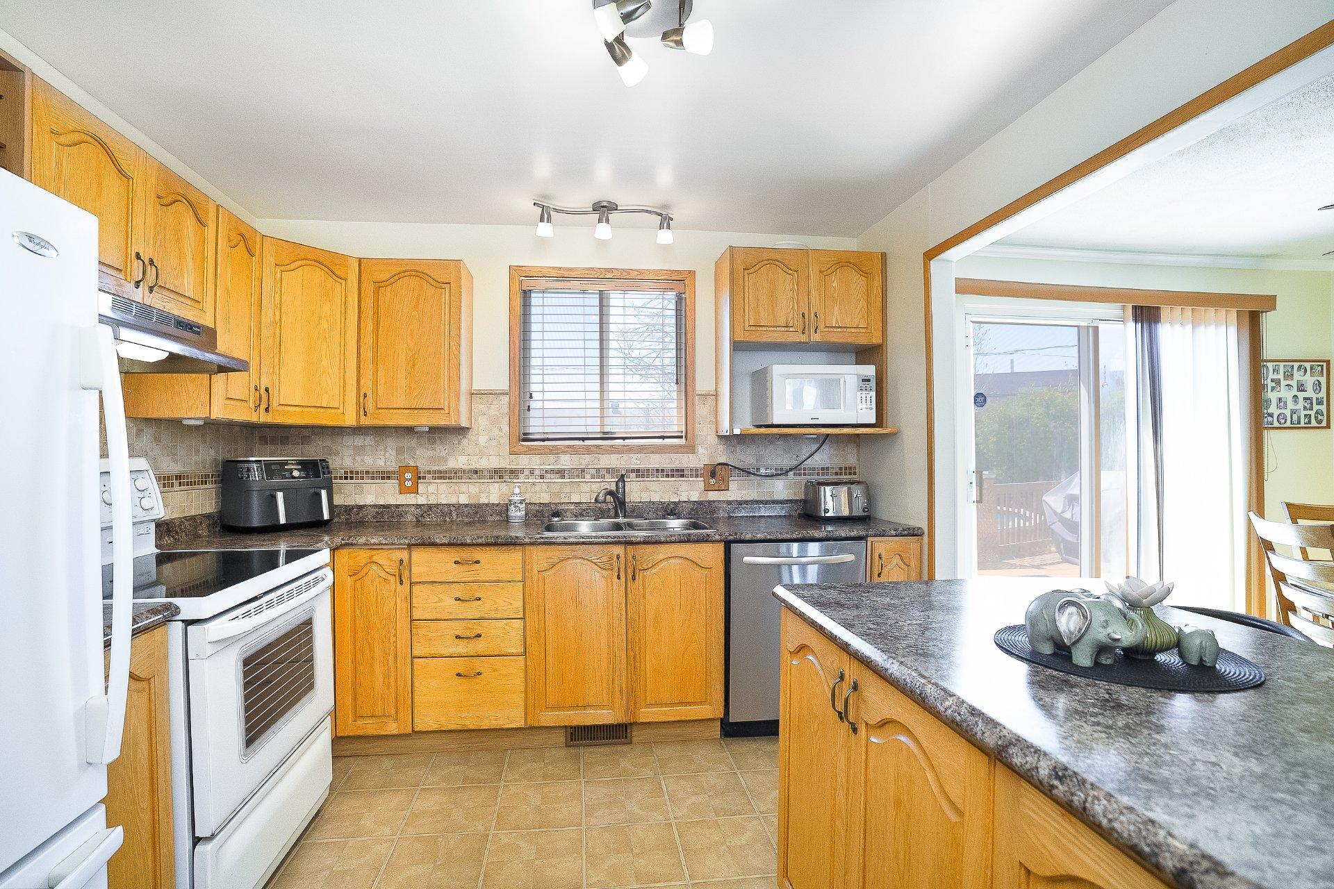 









754


Rue Golbourn

,
Longueuil (Greenfield Park),




QC
J4V3H3

