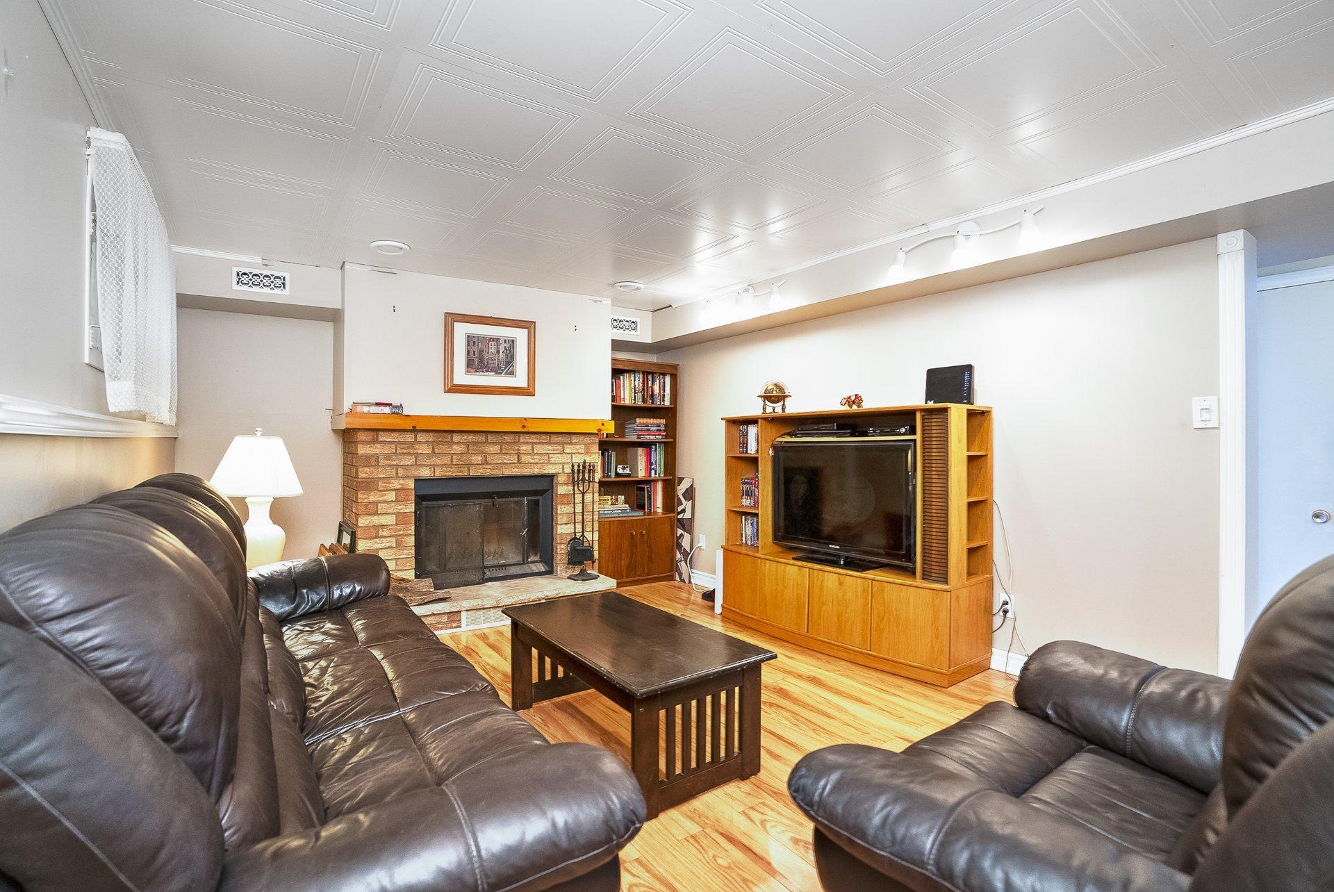 









754


Rue Golbourn

,
Longueuil (Greenfield Park),




QC
J4V3H3

