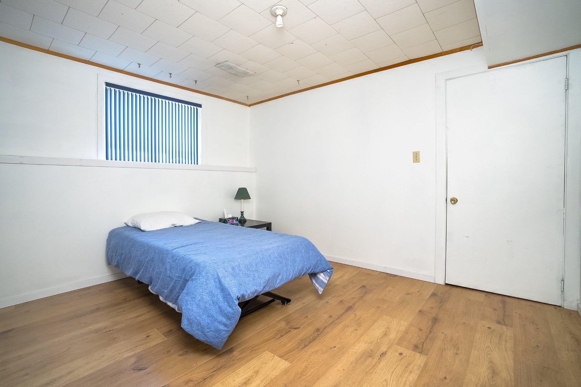 









754


Rue Golbourn

,
Longueuil (Greenfield Park),




QC
J4V3H3

