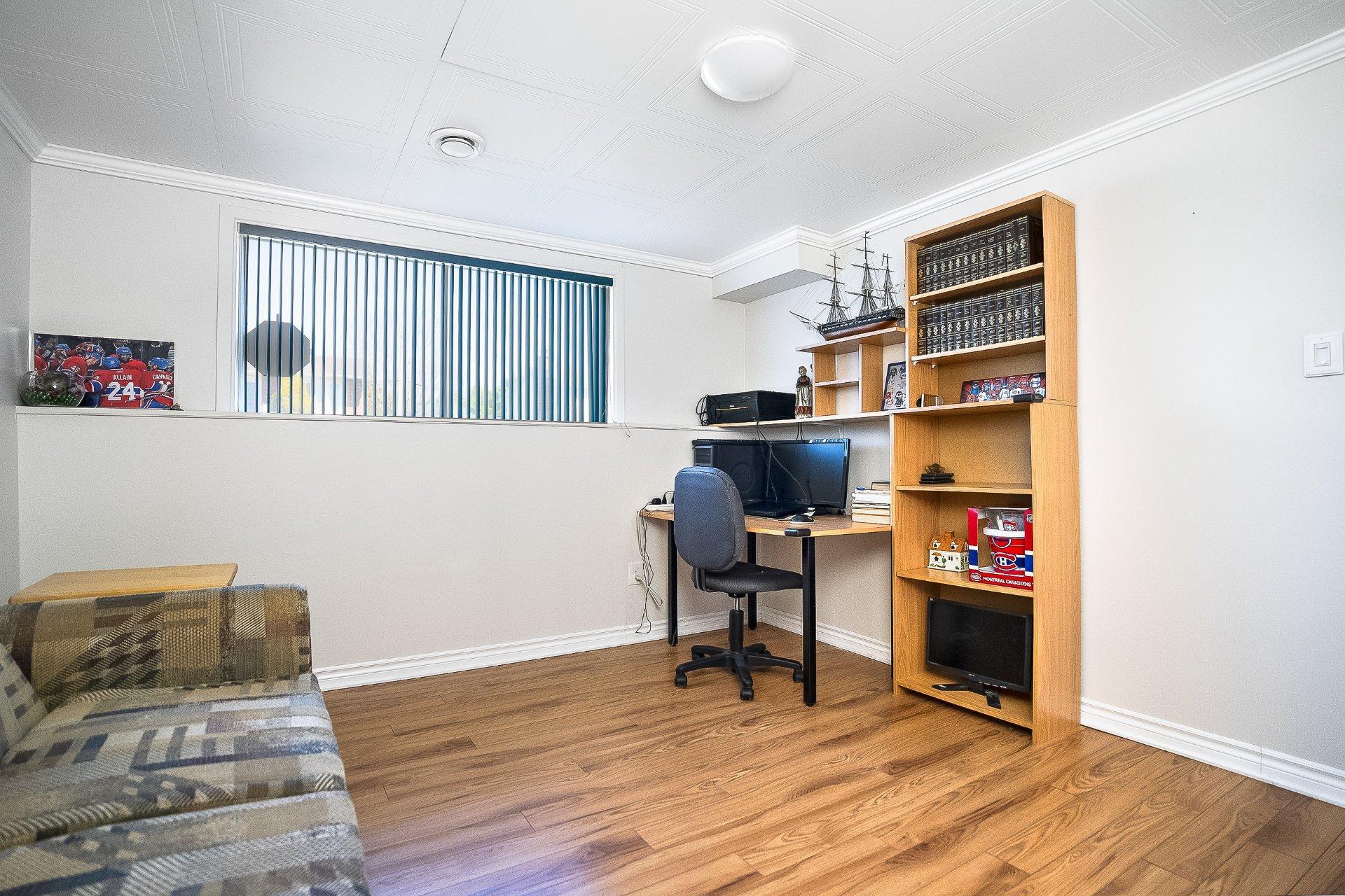 









754


Rue Golbourn

,
Longueuil (Greenfield Park),




QC
J4V3H3


