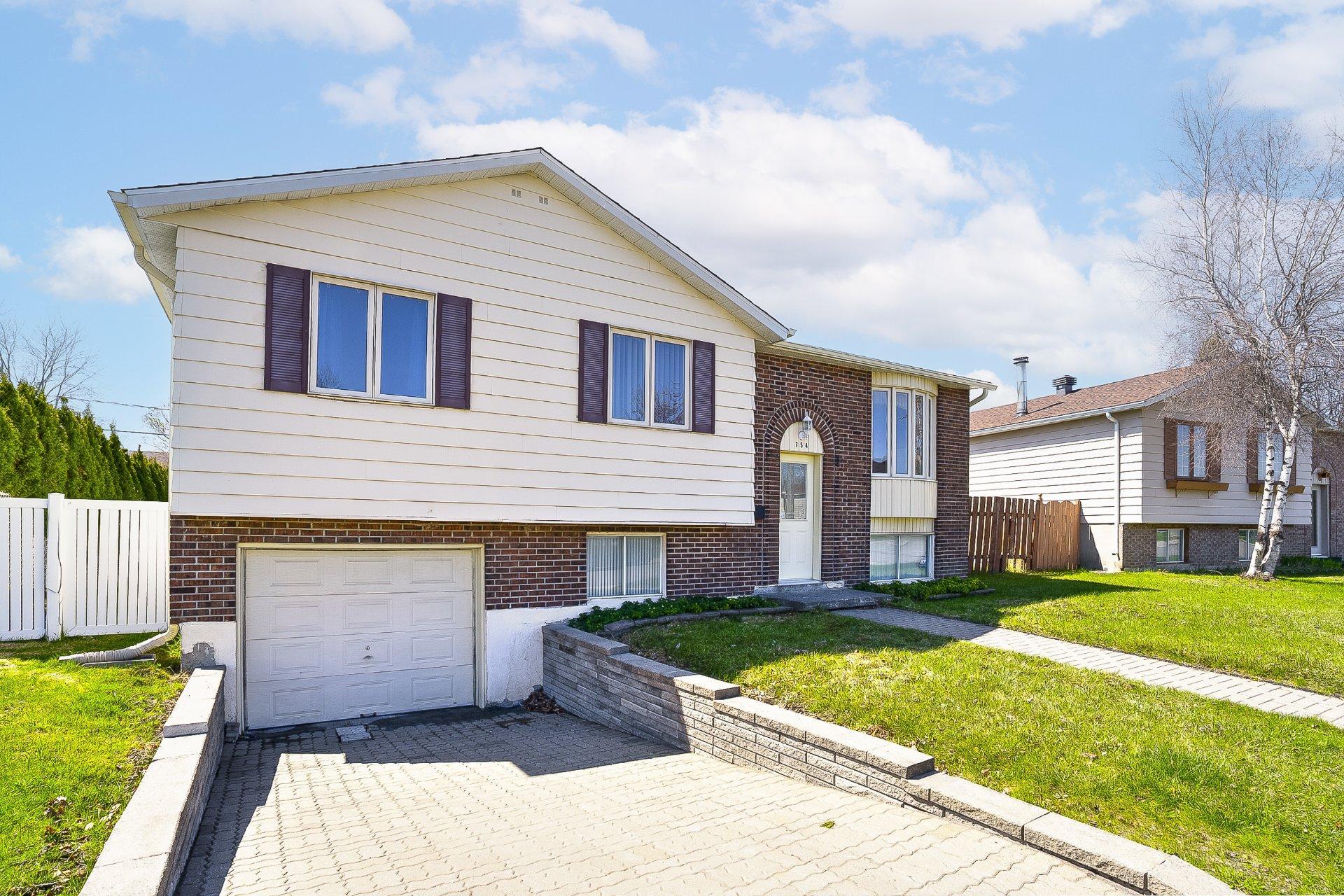 









754


Rue Golbourn

,
Longueuil (Greenfield Park),




QC
J4V3H3


