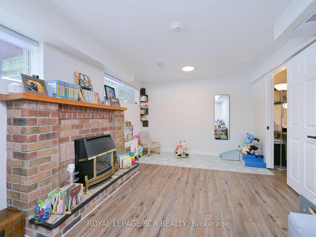 









91


Green Briar

Road,
New Tecumseth,




ON
L9R 1S3

