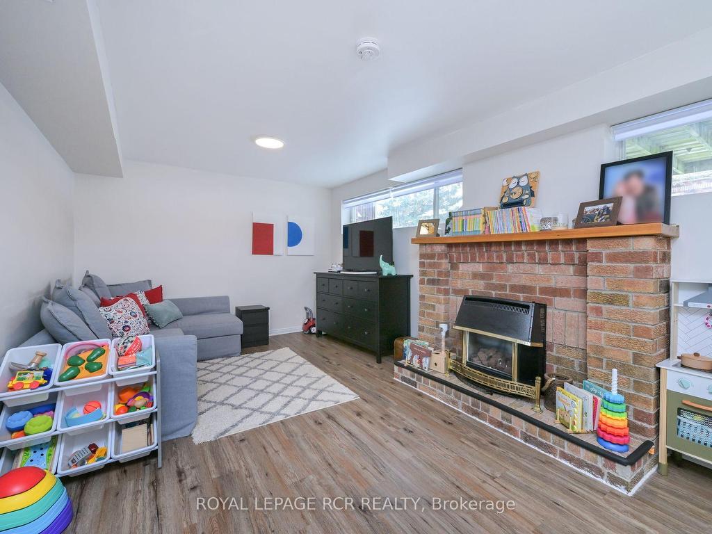 









91


Green Briar

Road,
New Tecumseth,




ON
L9R 1S3

