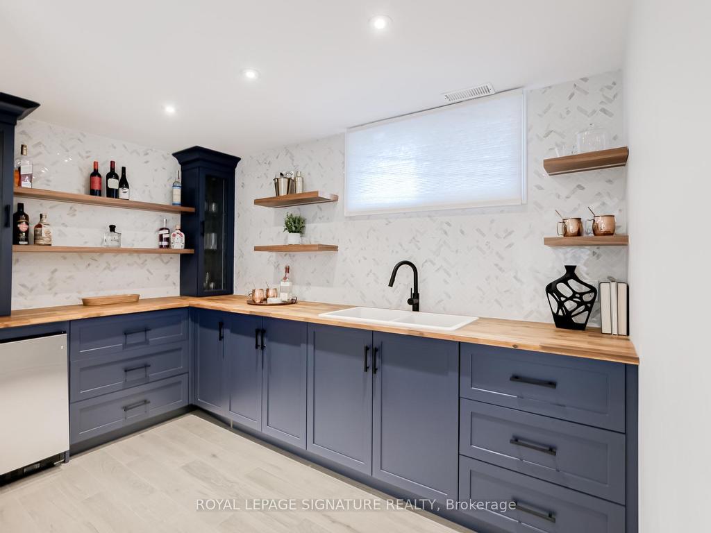 









71


Roseland

Drive,
Toronto,




ON
M8W 1Y4

