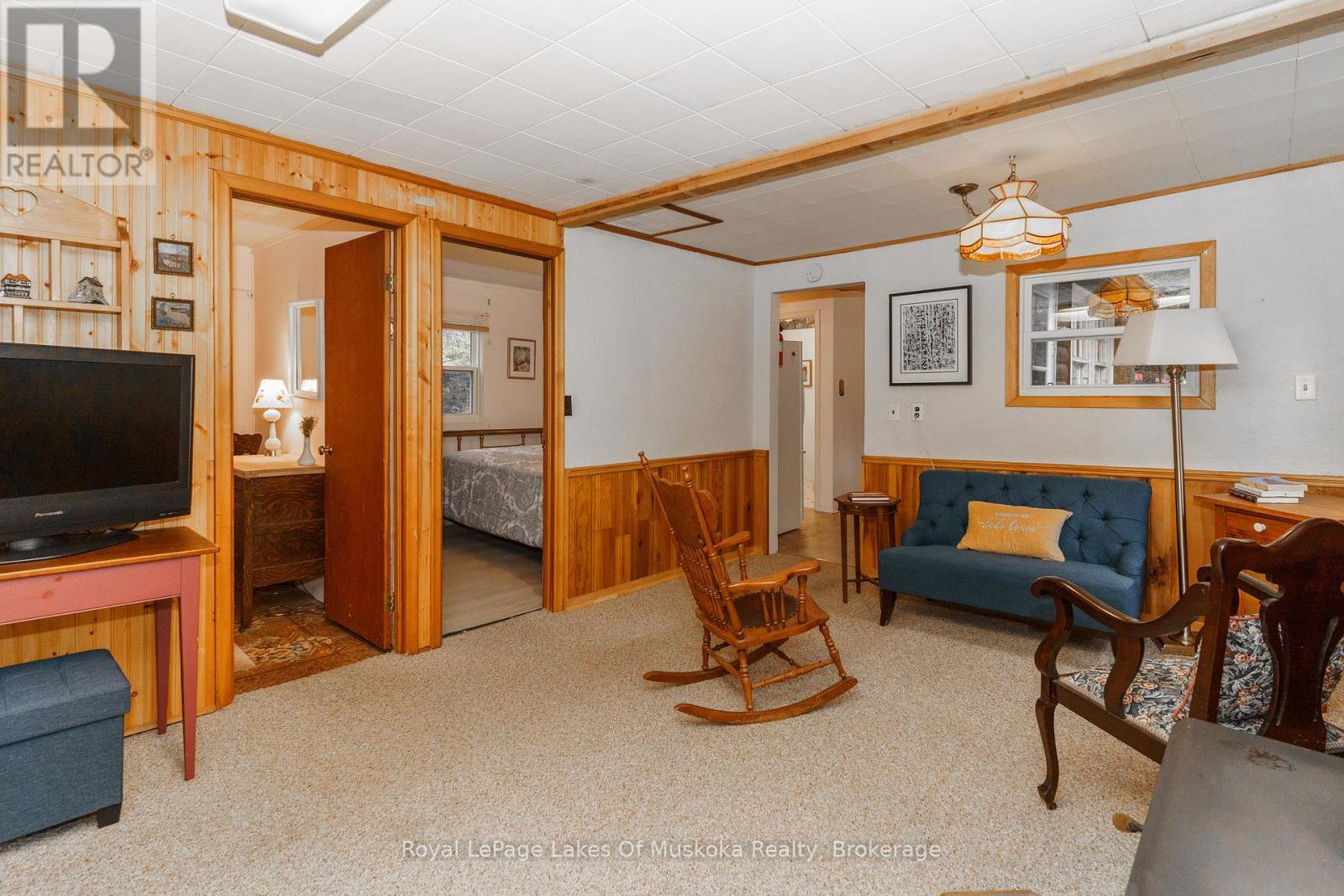 












1257 PAINT LAKE ROAD

,
Lake of Bays (Ridout),




Ontario
P0A1E0

