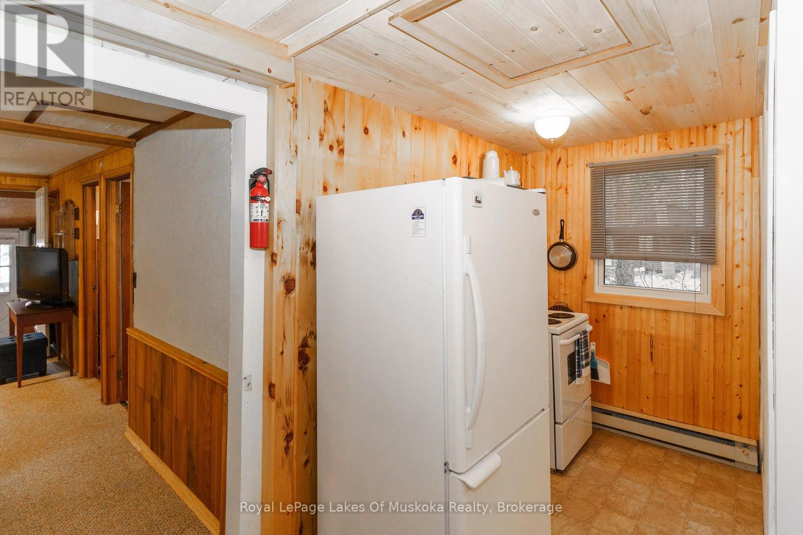 












1257 PAINT LAKE ROAD

,
Lake of Bays (Ridout),




Ontario
P0A1E0

