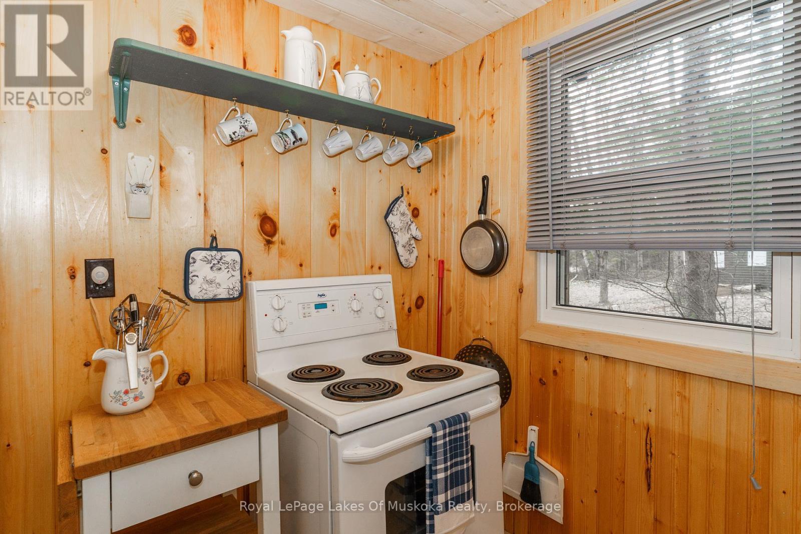 












1257 PAINT LAKE ROAD

,
Lake of Bays (Ridout),




Ontario
P0A1E0

