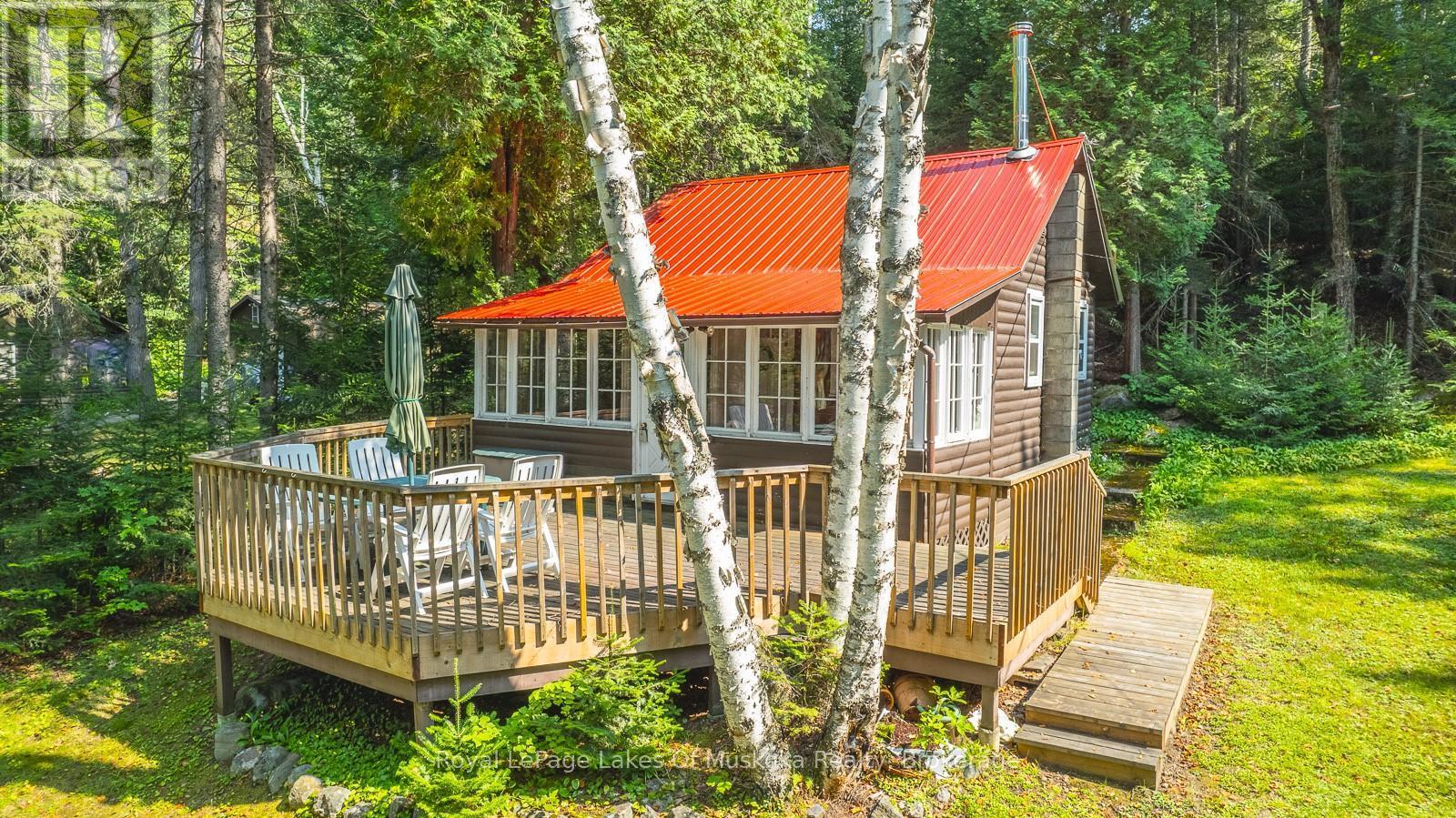 












1257 PAINT LAKE ROAD

,
Lake of Bays (Ridout),




Ontario
P0A1E0

