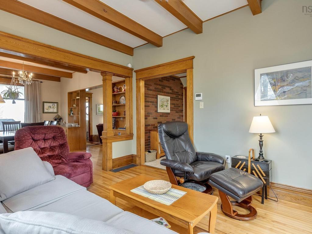 












220 Alexander Street

,
Windsor,




NS
B0N 2T0

