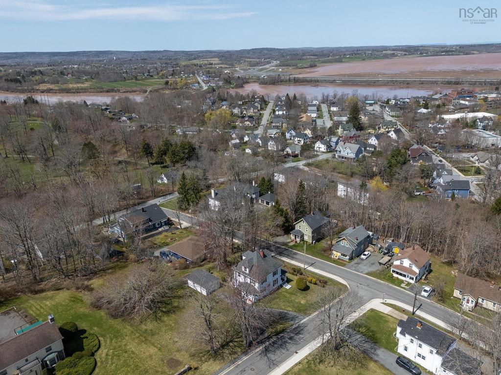 












220 Alexander Street

,
Windsor,




NS
B0N 2T0

