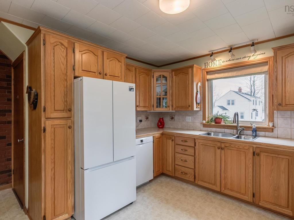 












220 Alexander Street

,
Windsor,




NS
B0N 2T0

