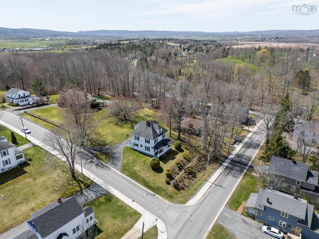 












220 Alexander Street

,
Windsor,




NS
B0N 2T0


