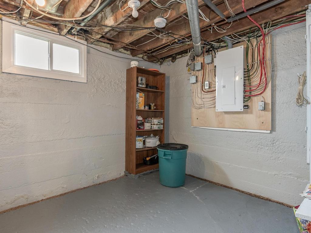 












220 Alexander Street

,
Windsor,




NS
B0N 2T0

