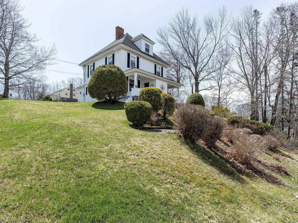 












220 Alexander Street

,
Windsor,




NS
B0N 2T0

