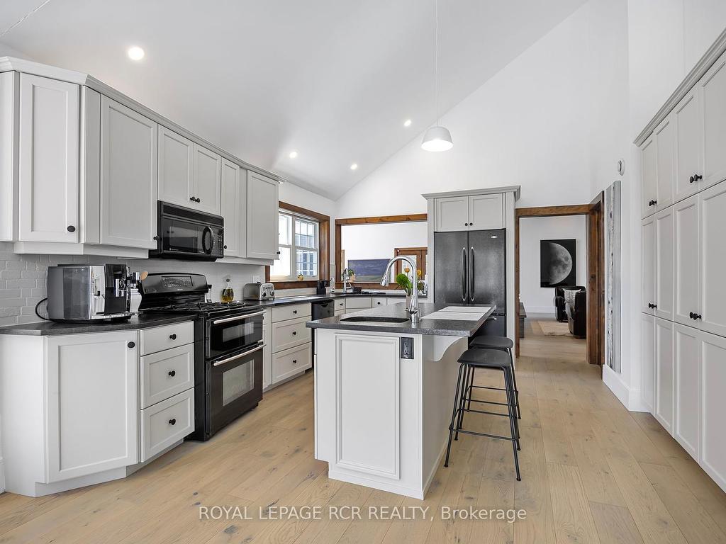 









428510


25th

Side Road,
Mono,




ON
L9V 1G4

