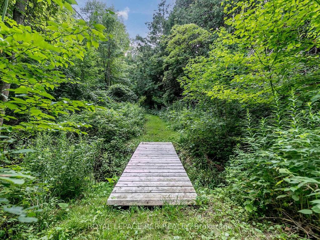 









428510


25th

Side Road,
Mono,




ON
L9V 1G4

