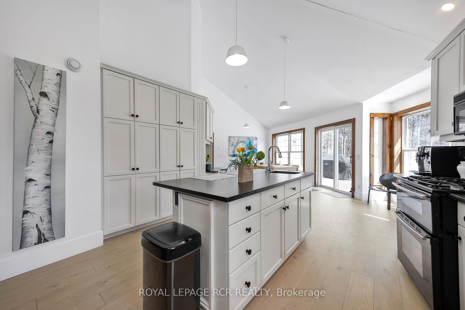 









428510


25th

Side Road,
Mono,




ON
L9V 1G4

