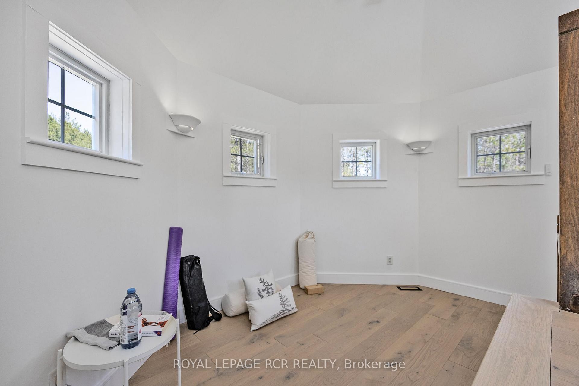 









428510


25th

Side Road,
Mono,




ON
L9V 1G4

