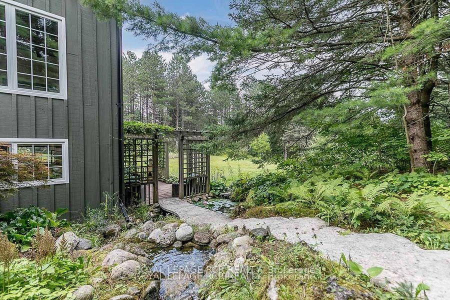 









428510


25th

Side Road,
Mono,




ON
L9V 1G4

