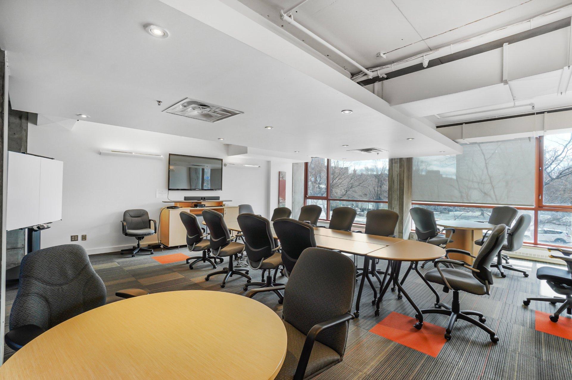 









1Z


Boul. René-Lévesque E.

,
Montréal (Ville-Marie),




QC
H2X3Z5

