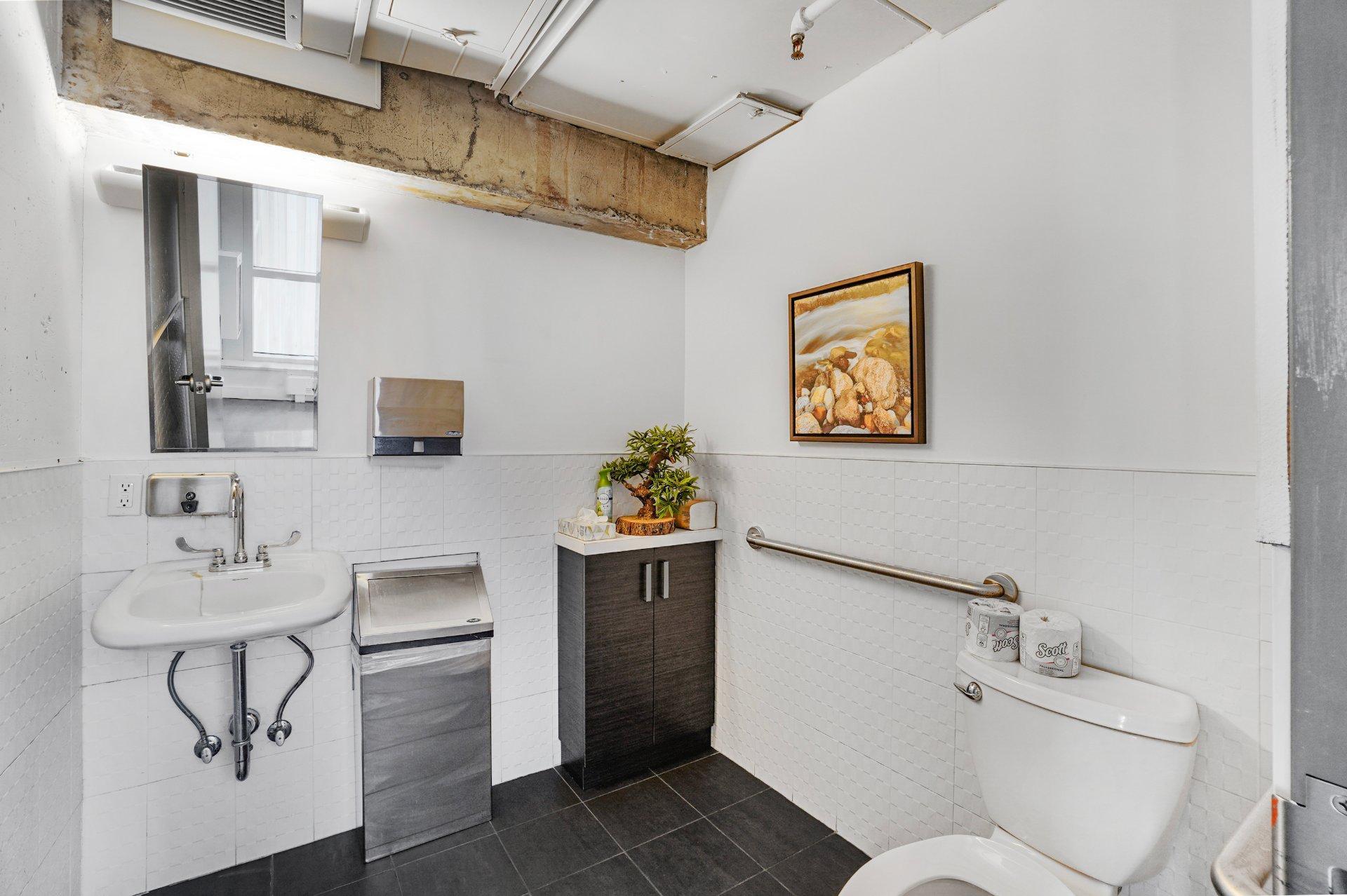 









1Z


Boul. René-Lévesque E.

,
Montréal (Ville-Marie),




QC
H2X3Z5

