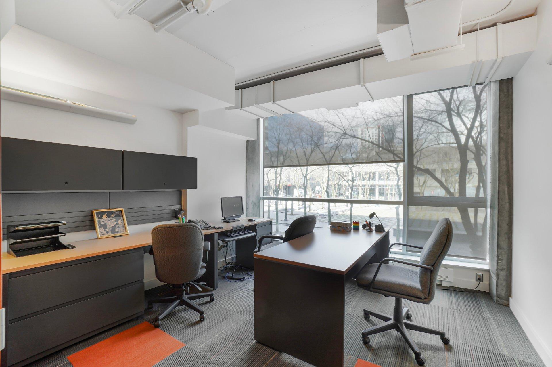 









1Z


Boul. René-Lévesque E.

,
Montréal (Ville-Marie),




QC
H2X3Z5

