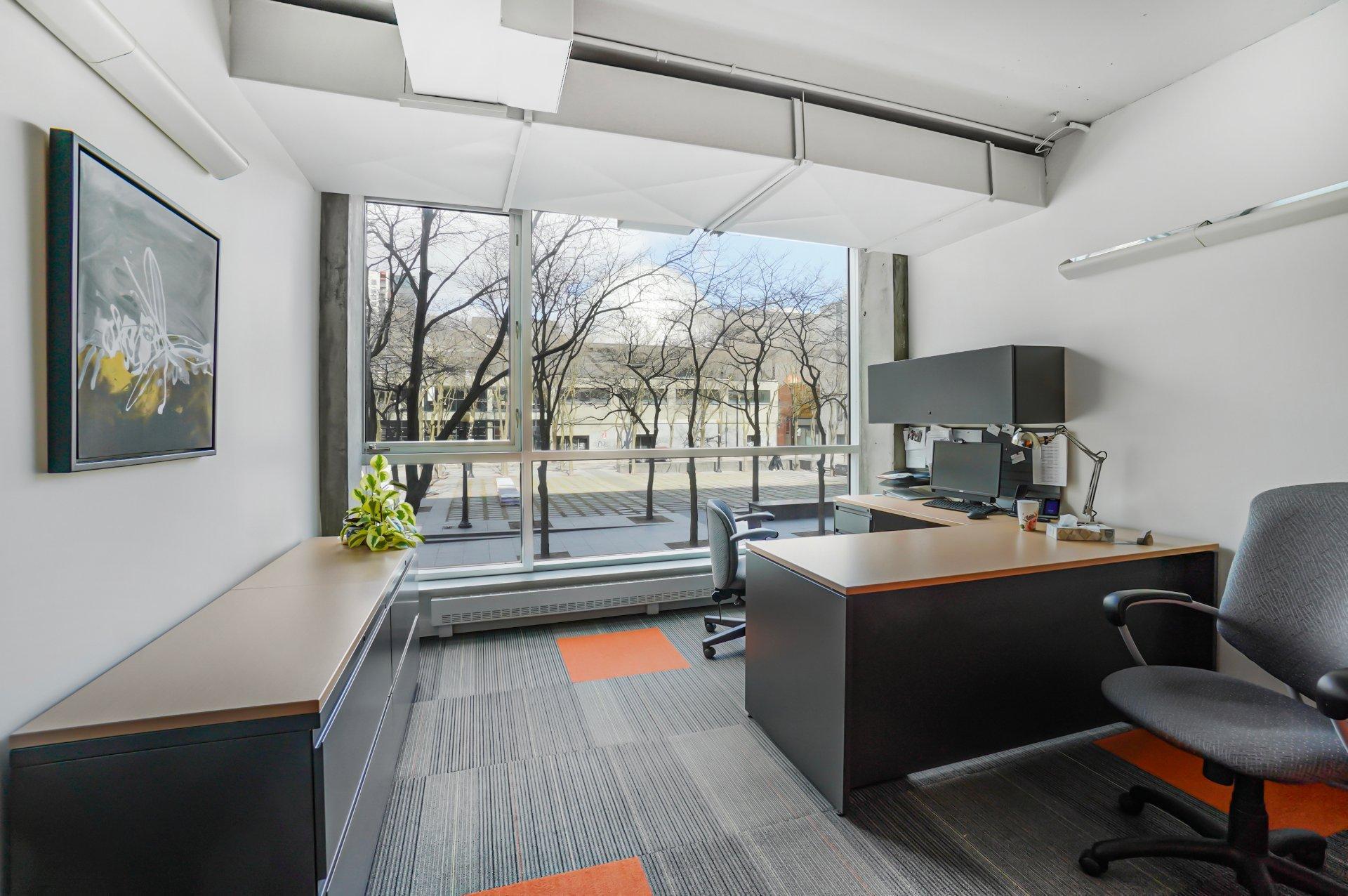 









1Z


Boul. René-Lévesque E.

,
Montréal (Ville-Marie),




QC
H2X3Z5

