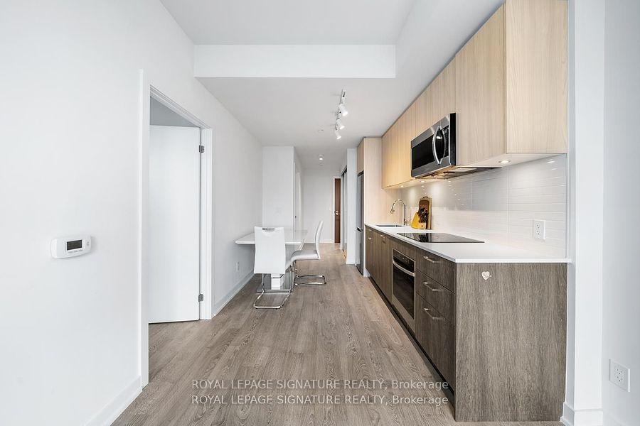 









1928


Lake Shore

Boulevard West, 2115,
Toronto,




ON
M6S 0B1

