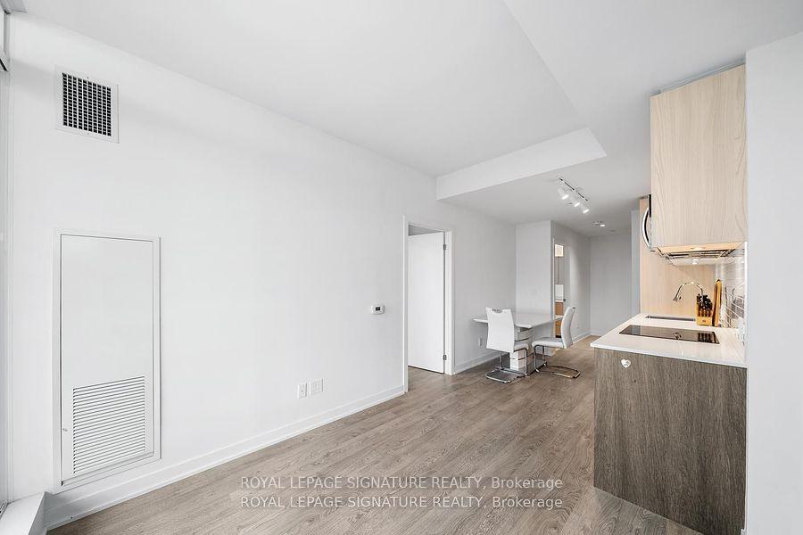 









1928


Lake Shore

Boulevard West, 2115,
Toronto,




ON
M6S 0B1

