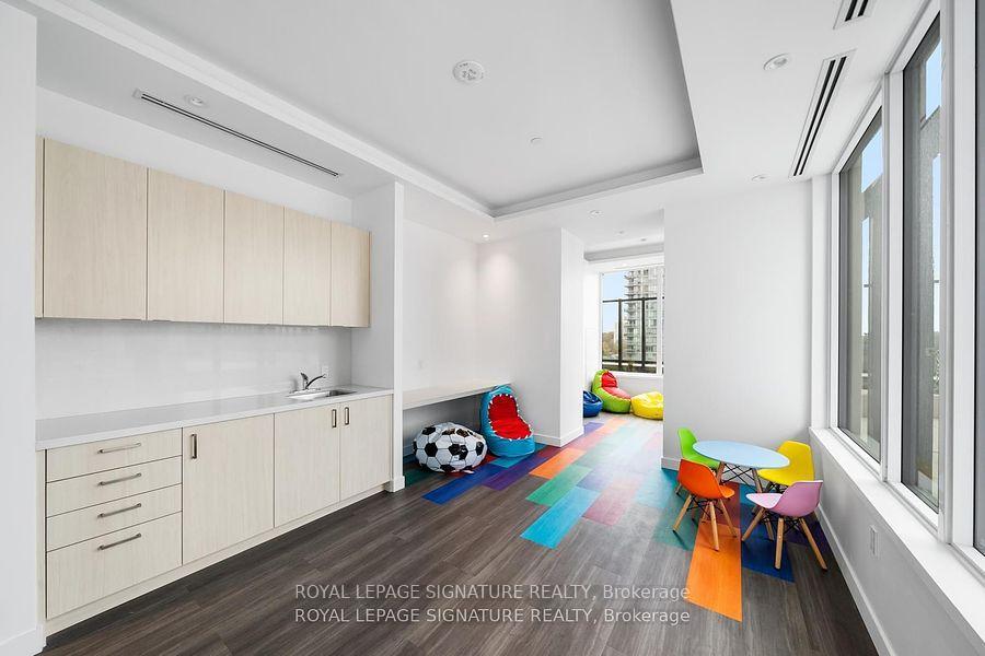 









1928


Lake Shore

Boulevard West, 2115,
Toronto,




ON
M6S 0B1

