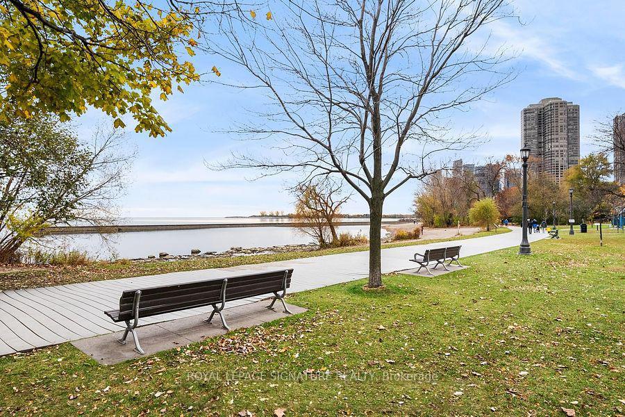 









1928


Lake Shore

Boulevard West, 2115,
Toronto,




ON
M6S 0B1

