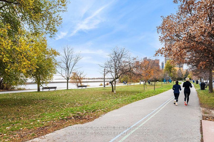 









1928


Lake Shore

Boulevard West, 2115,
Toronto,




ON
M6S 0B1

