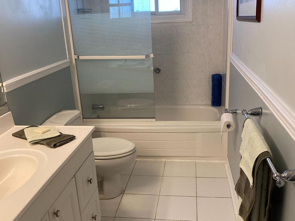 









2593


Vineland

Road,
Mississauga,




ON
L5K 2A3

