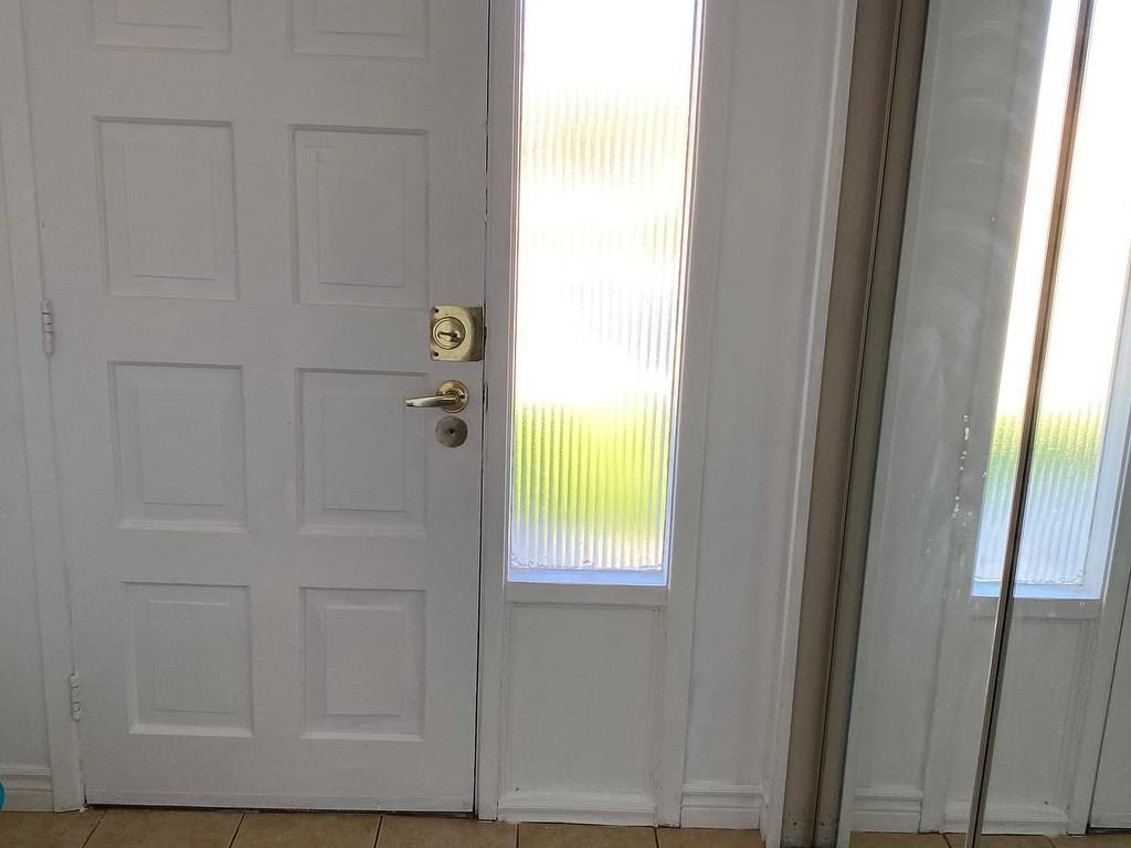 









2593


Vineland

Road,
Mississauga,




ON
L5K 2A3

