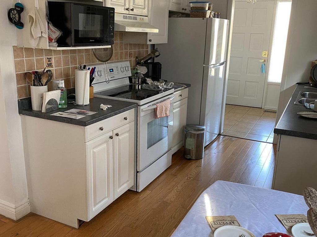 









2593


Vineland

Road,
Mississauga,




ON
L5K 2A3

