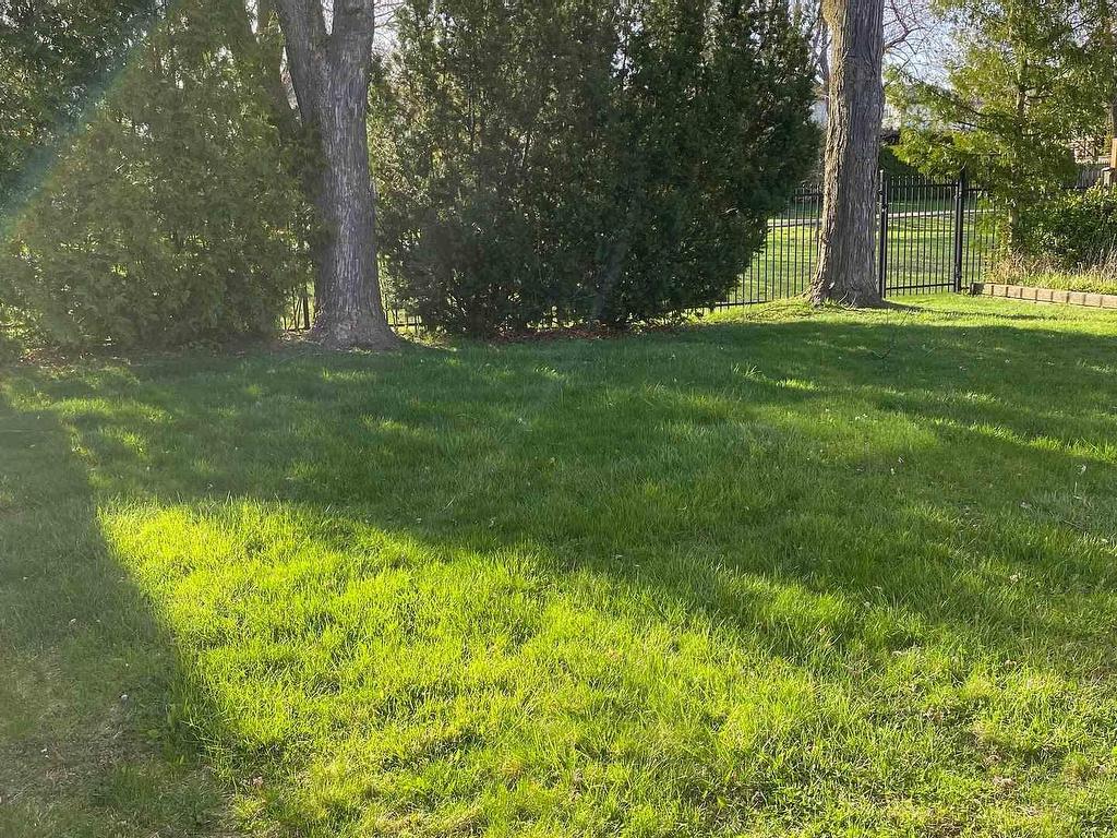 









2593


Vineland

Road,
Mississauga,




ON
L5K 2A3

