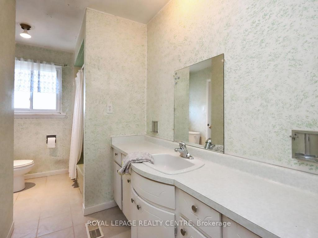 









3123


Jessica

Court,
Mississauga,




ON
L5C 1X7

