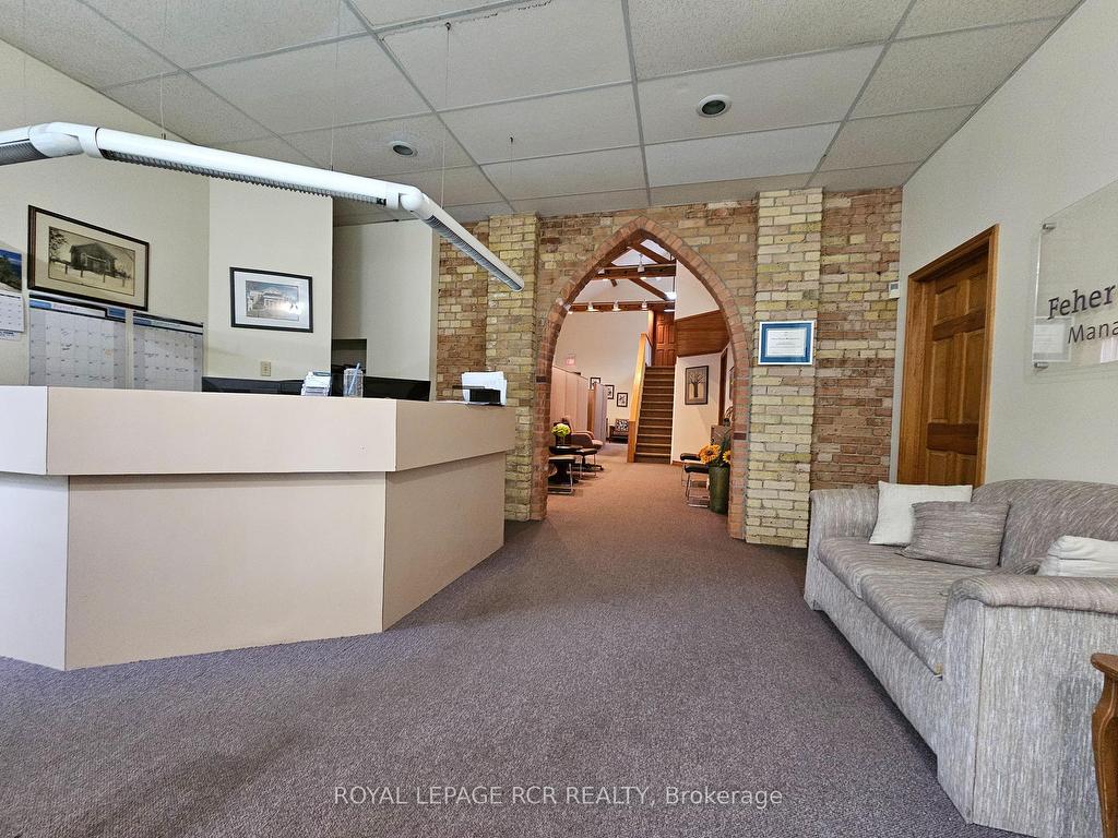 









411


Queen

Street, Upper 3,
Newmarket,




ON
L3Y 2G9

