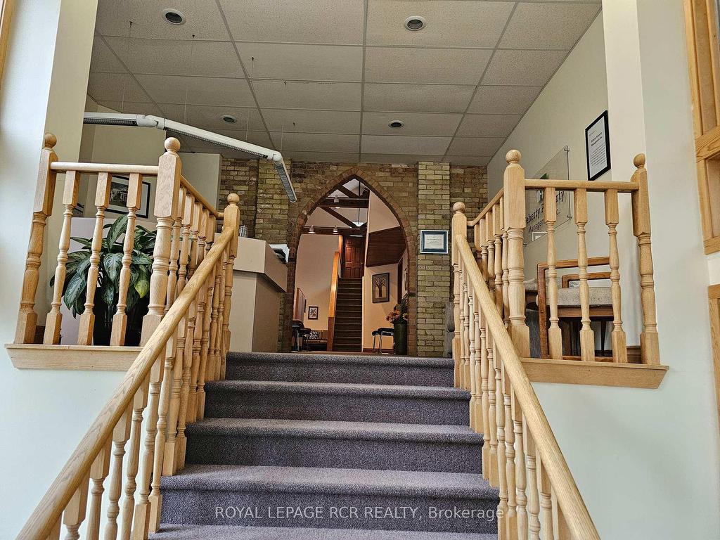 









411


Queen

Street, Upper 3,
Newmarket,




ON
L3Y 2G9

