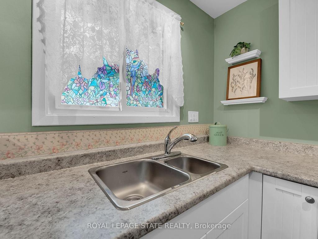 









221


East 24th

Street,
Hamilton,




ON
L8V 2Y5

