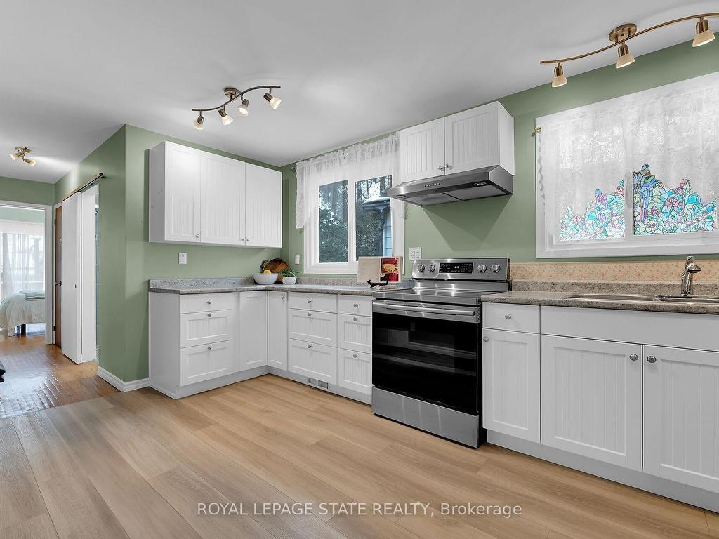 









221


East 24th

Street,
Hamilton,




ON
L8V 2Y5


